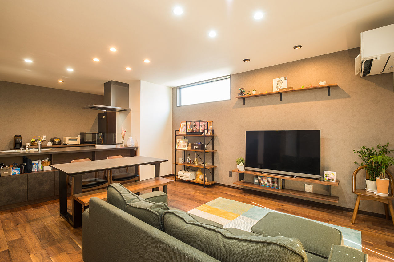 Lib Work 【2000万円台後半/子ども２人】黒で統一したこだわりのキッチンが映える、シンプルモダンな家の建築実例画像2