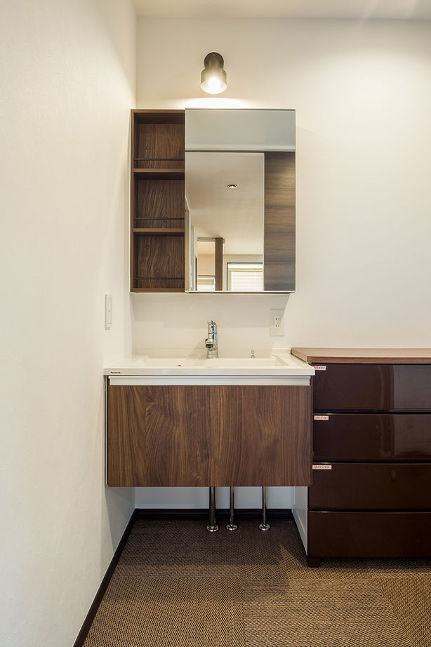 Lib Work 【2000万円台後半/子ども２人】黒で統一したこだわりのキッチンが映える、シンプルモダンな家の建築実例画像8