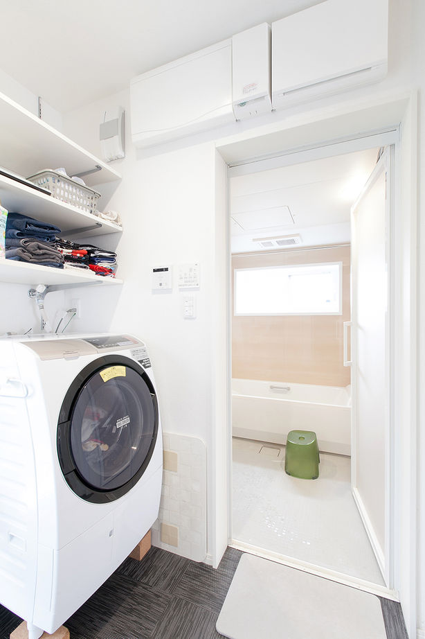 Lib Work 【2000～2499万円／2LDK】スキップフロアで空間を上手く活用。開放感たっぷりで、友人を招きたくなる家の建築実例画像9