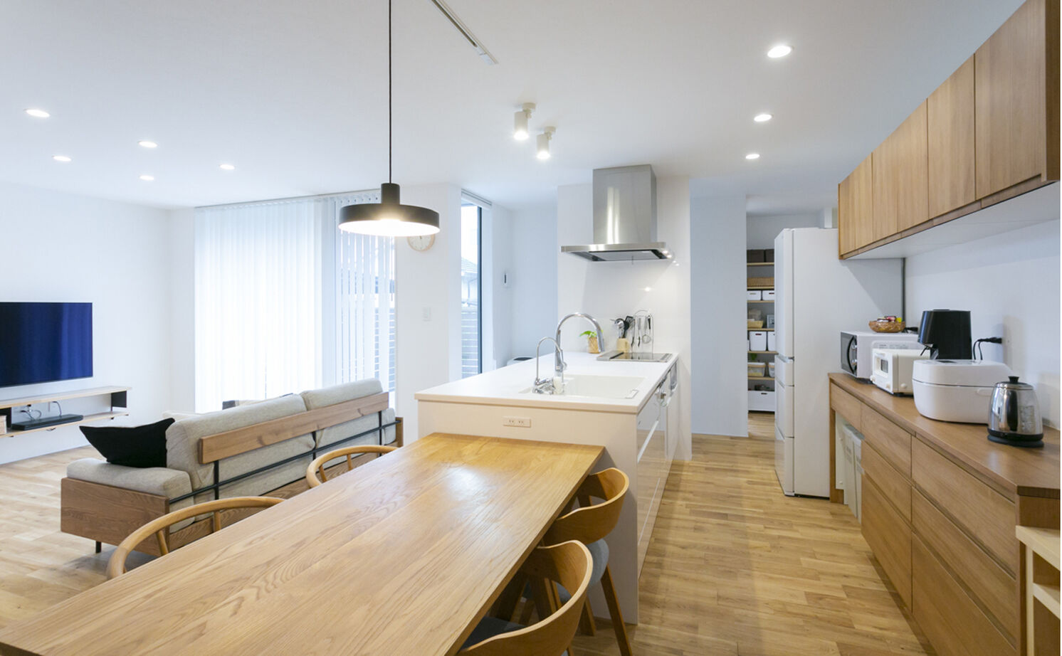 Lib Work 【平屋・3LDK・間取り図・パントリー】効率的な動線を追求し、毎日の暮らしやすさと細部まで「好き」を実現の建築実例画像3