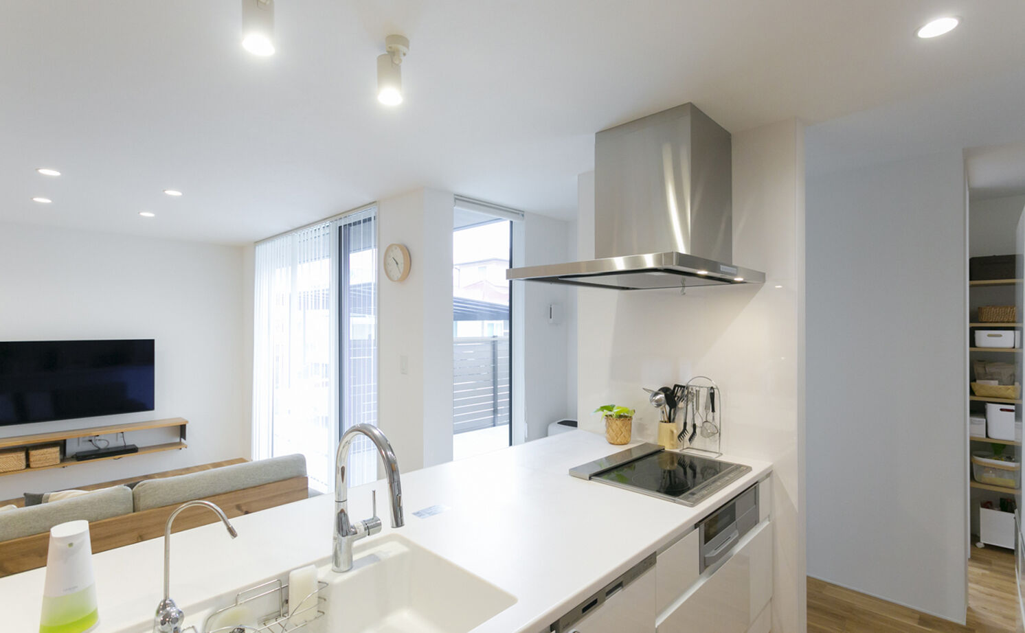 Lib Work 【平屋・3LDK・間取り図・パントリー】効率的な動線を追求し、毎日の暮らしやすさと細部まで「好き」を実現の建築実例画像14