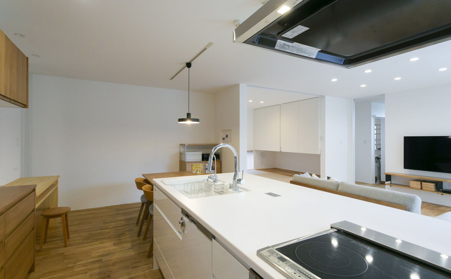 Lib Work 【平屋・3LDK・間取り図・パントリー】効率的な動線を追求し、毎日の暮らしやすさと細部まで「好き」を実現の建築実例画像18