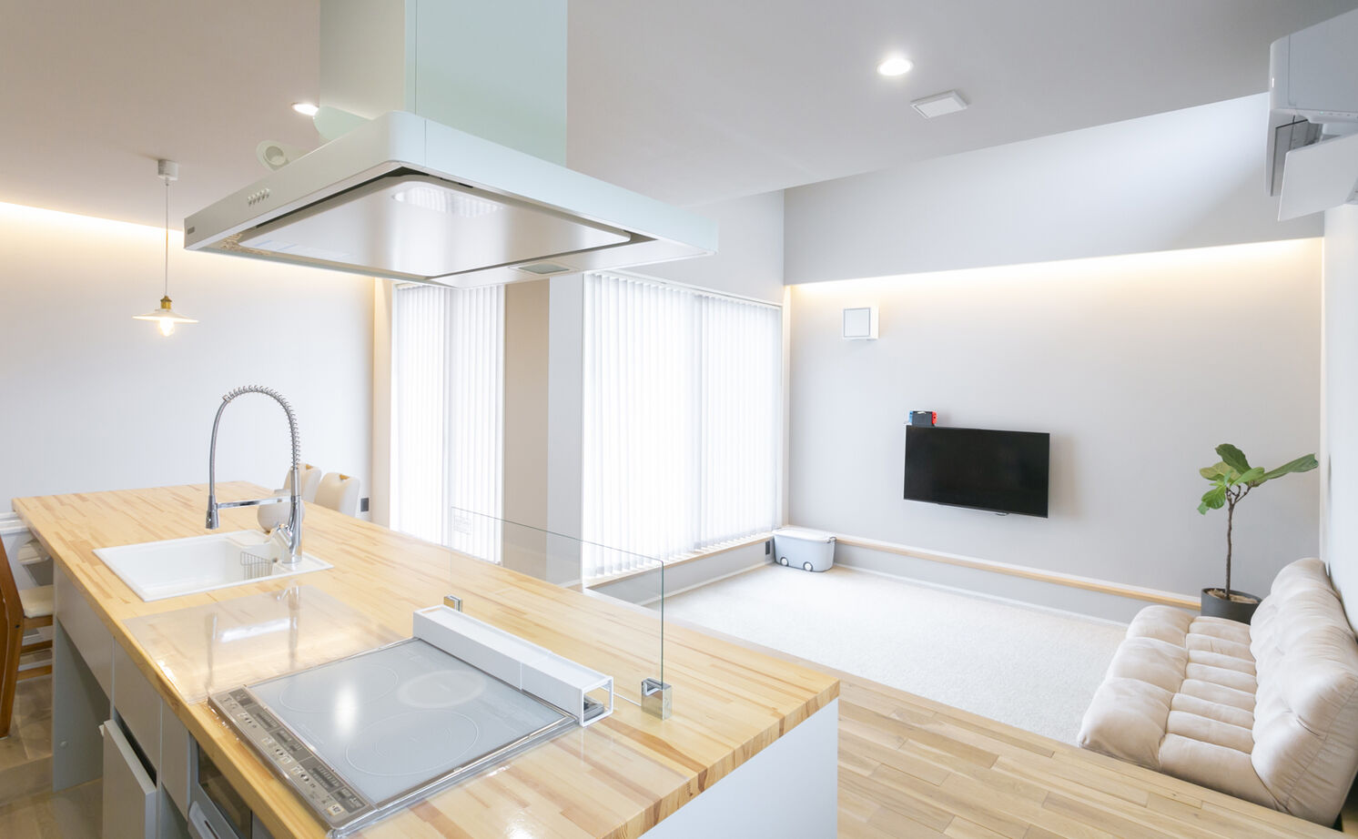 Lib Work 【平屋・3LDK・間取り図・オリジナルキッチン】家事がラクな動線を実現。やわらかなカフェ風の平屋の建築実例画像4