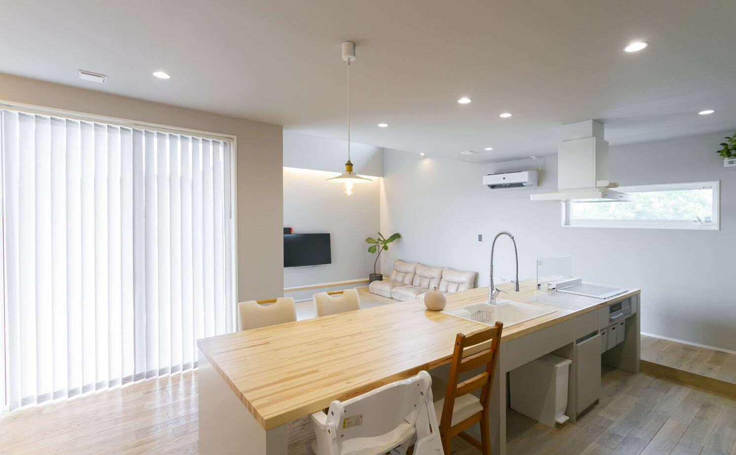 Lib Work 【平屋・3LDK・間取り図・オリジナルキッチン】家事がラクな動線を実現。やわらかなカフェ風の平屋の建築実例画像7