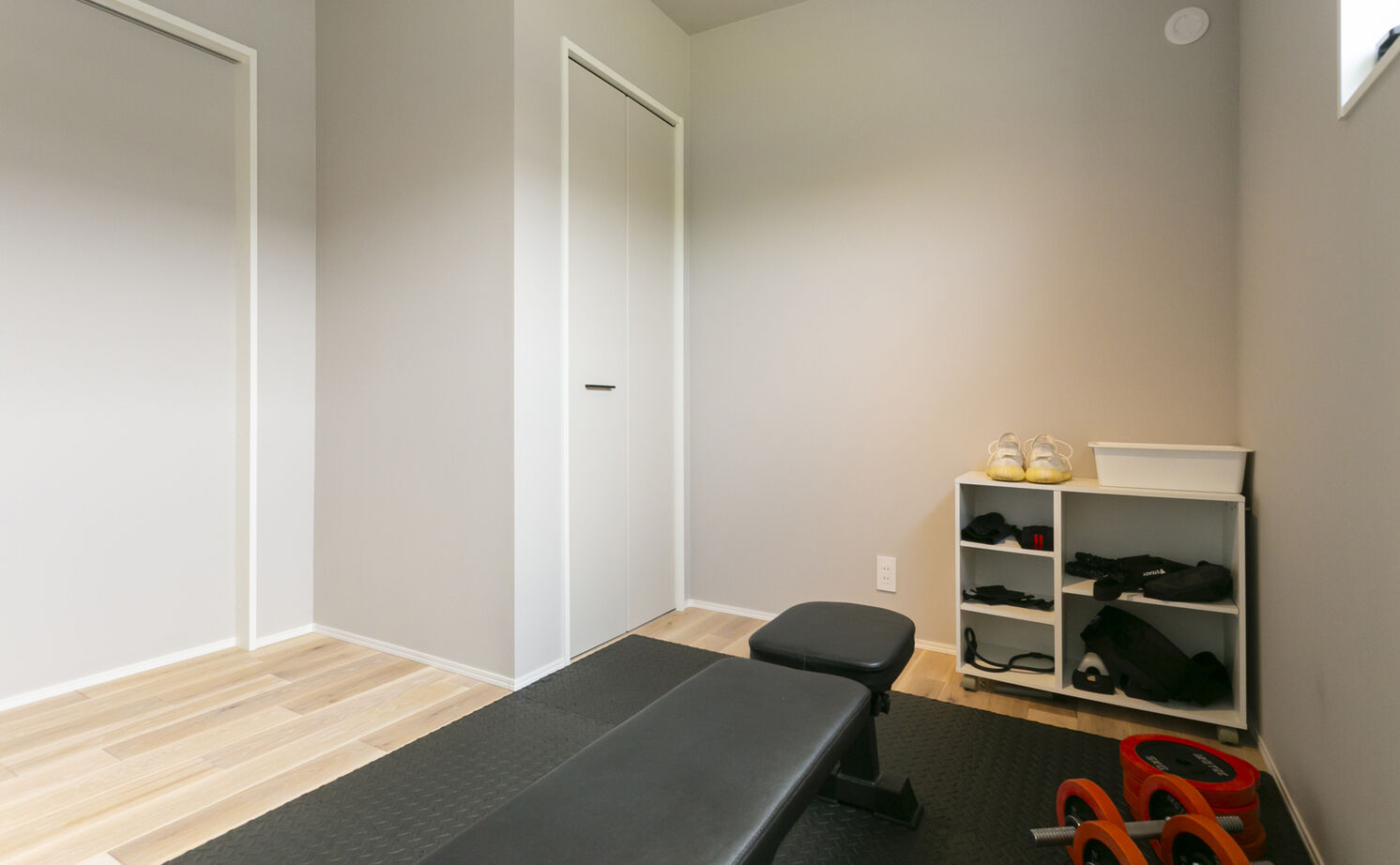 Lib Work 【平屋・3LDK・間取り図・オリジナルキッチン】家事がラクな動線を実現。やわらかなカフェ風の平屋の建築実例画像13