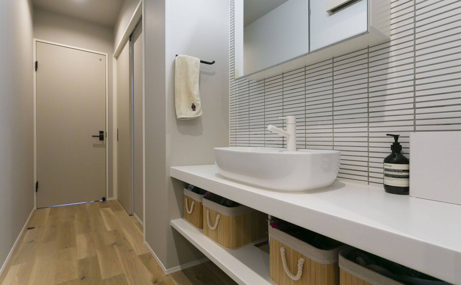 Lib Work 【平屋・3LDK・間取り図・オリジナルキッチン】家事がラクな動線を実現。やわらかなカフェ風の平屋の建築実例画像15