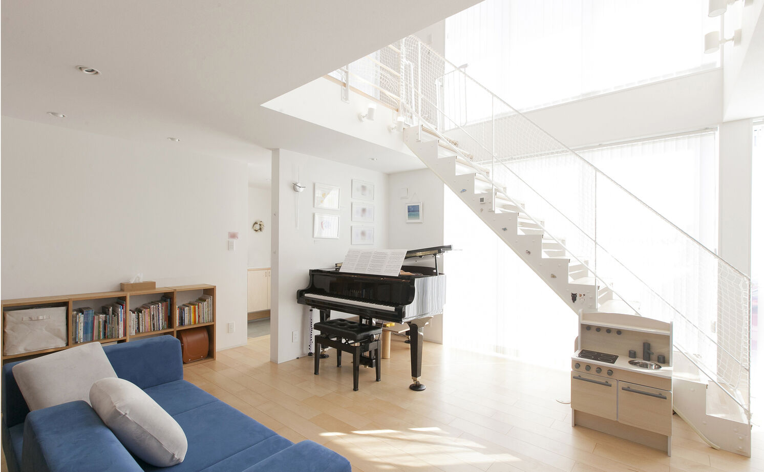 Lib Work 【無印良品の家／吹抜け】大きな窓から光と風が通る、一つの大空間。ライフスタイルに合わせて変えられる家の建築実例画像2