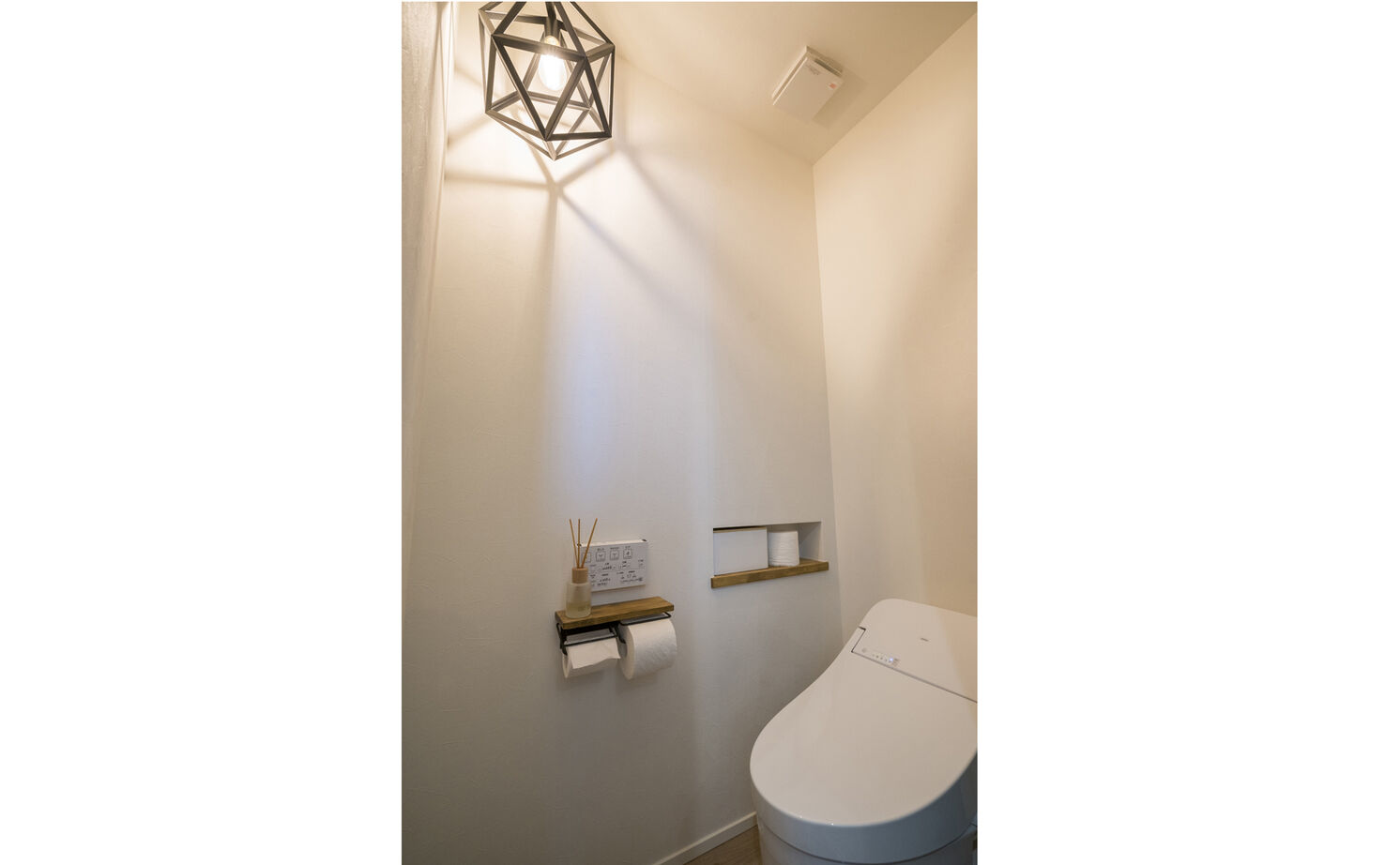 Lib Work 【1000万円台後半／平屋／回遊動線】ヤシの木やサボテンがのびのび育つ。ドライガーデンを望む心地良い平屋の建築実例画像17