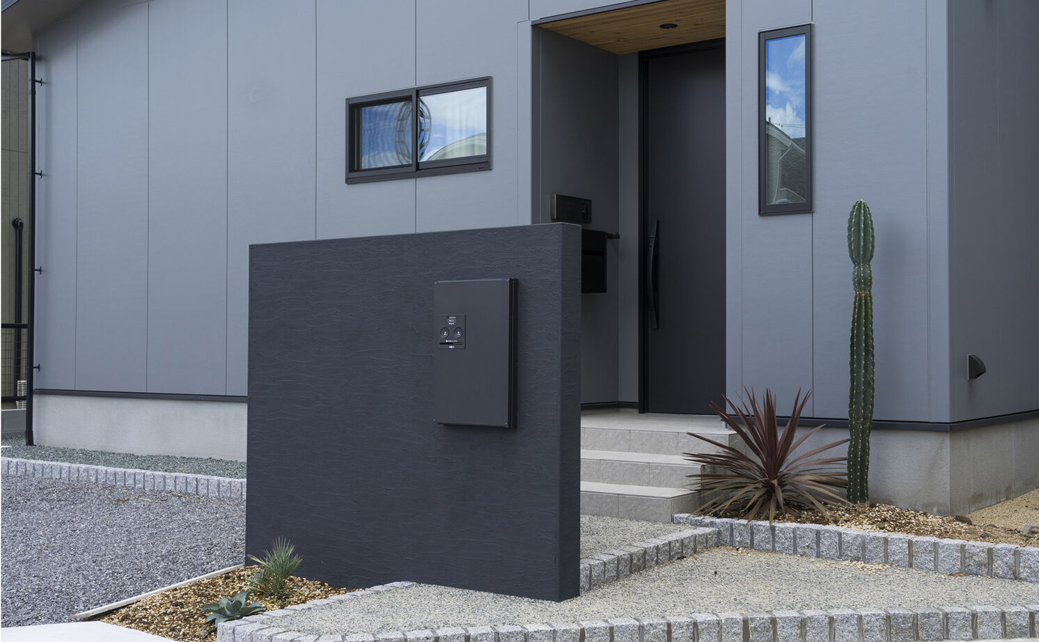 Lib Work 【1000万円台後半／平屋／回遊動線】ヤシの木やサボテンがのびのび育つ。ドライガーデンを望む心地良い平屋の建築実例画像19