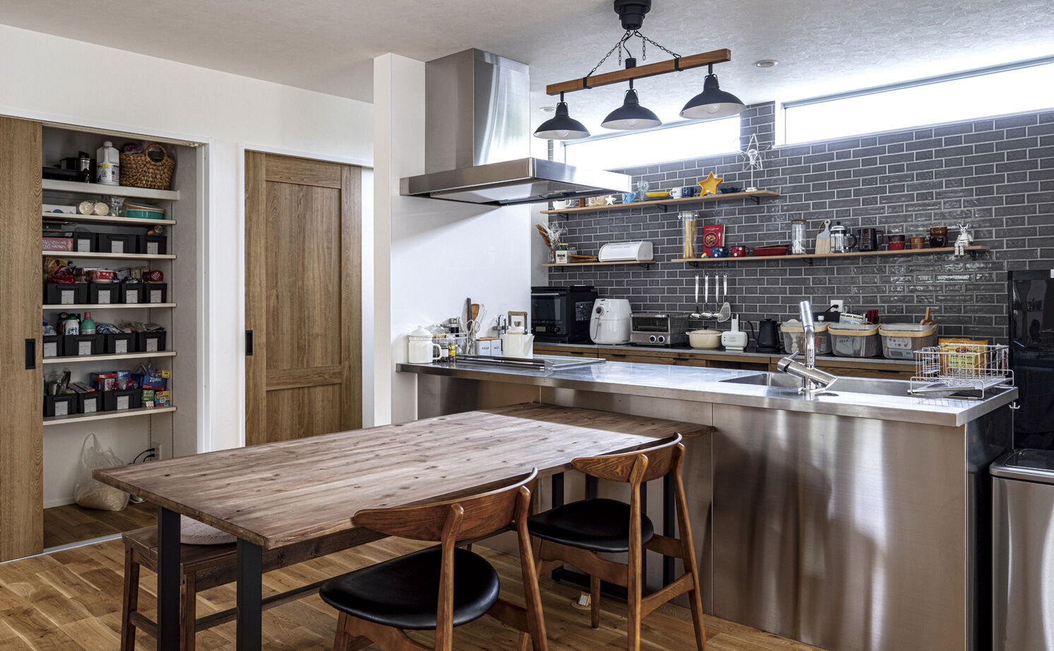 Lib Work 【1000万円台後半／平屋／小上がり和室】暮らしやすさを追求した間取り。光がたくさん入る平屋の家の建築実例画像2