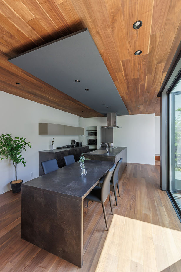 Kibaco 【ビルトインガレージ／中庭／39.3坪】完全プライベートな中庭でくつろげるホテルライクな家の建築実例画像5