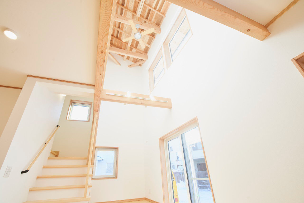 徳田工務店 【間取図有｜2500～2999万円｜4LDK＋小上がり｜小屋裏収納｜ZEH】木の温かみに包まれたフリーデザインの家の建築実例画像3