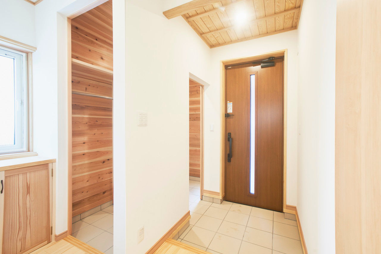 徳田工務店 【間取図有｜2500～2999万円｜4LDK＋小上がり｜小屋裏収納｜ZEH】木の温かみに包まれたフリーデザインの家の建築実例画像8