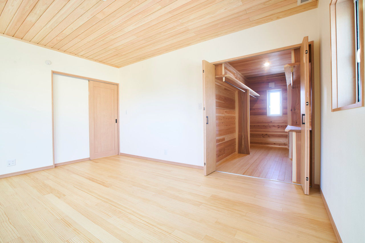 徳田工務店 【間取図有｜2500～2999万円｜4LDK＋小上がり｜小屋裏収納｜ZEH】木の温かみに包まれたフリーデザインの家の建築実例画像9