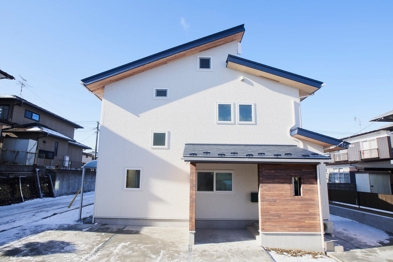 徳田工務店 【間取図有｜2500～2999万円｜4LDK＋小上がり｜小屋裏収納｜ZEH】木の温かみに包まれたフリーデザインの家の建築実例画像10