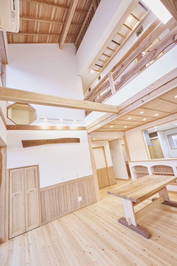 徳田工務店 【41坪｜ボルダリングウォール｜小上がり和室｜ZEH】木の温もりと遊び心が織りなす和モダンな家の建築実例画像4