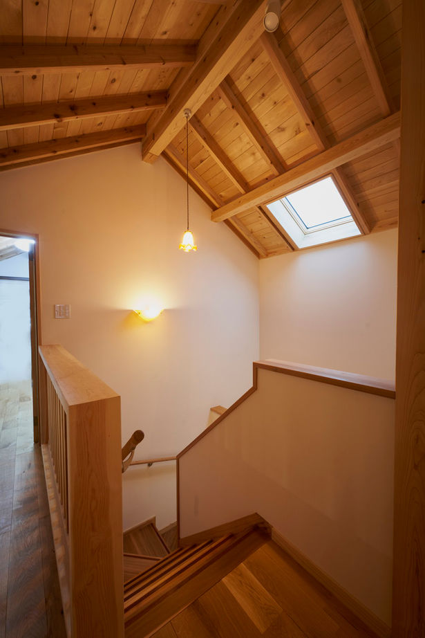 徳田工務店 【間取図有｜2500～2999万円｜太陽光発電｜庭園風のアプローチ】木の空間に音楽が心地よく響く平屋風の家の建築実例画像7