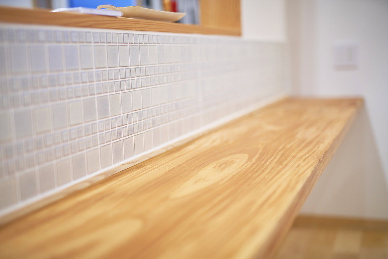 徳田工務店 【間取図有｜2500～2999万円｜太陽光発電｜庭園風のアプローチ】木の空間に音楽が心地よく響く平屋風の家の建築実例画像9