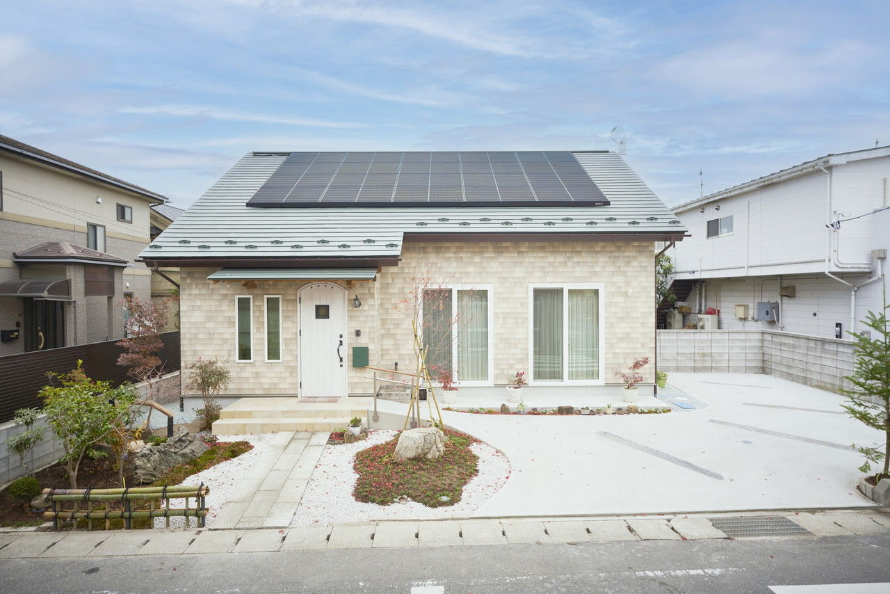 徳田工務店 【間取図有｜2500～2999万円｜太陽光発電｜庭園風のアプローチ】木の空間に音楽が心地よく響く平屋風の家の建築実例画像10