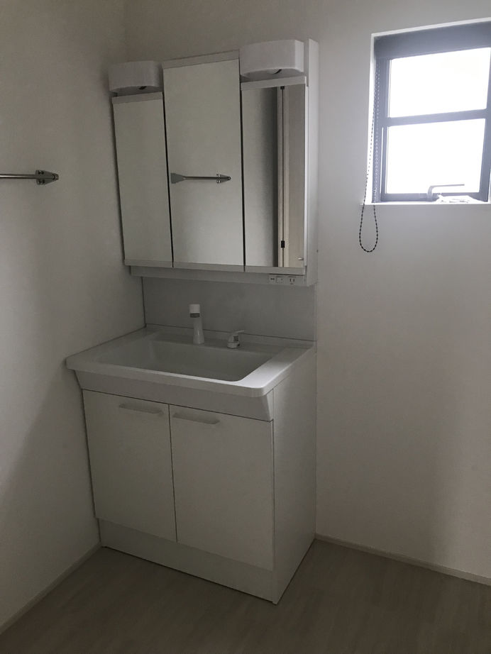 アイディホーム 【1300万円／間取図有／家事ラク動線】約44坪の敷地に駐車3台分を確保しつつ広々としたリビングを実現の建築実例画像7