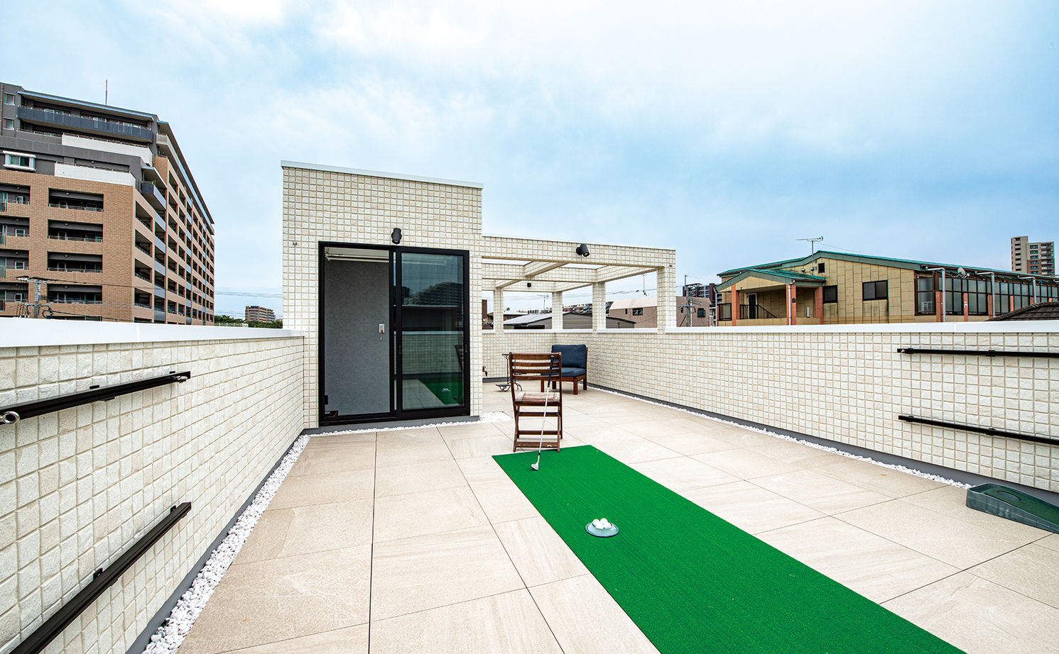 アイディホーム 【ビルトインガレージ・屋上・インナーバルコニー・2階LDK】ゲストを招くラグジュアリー空間の建築実例画像3