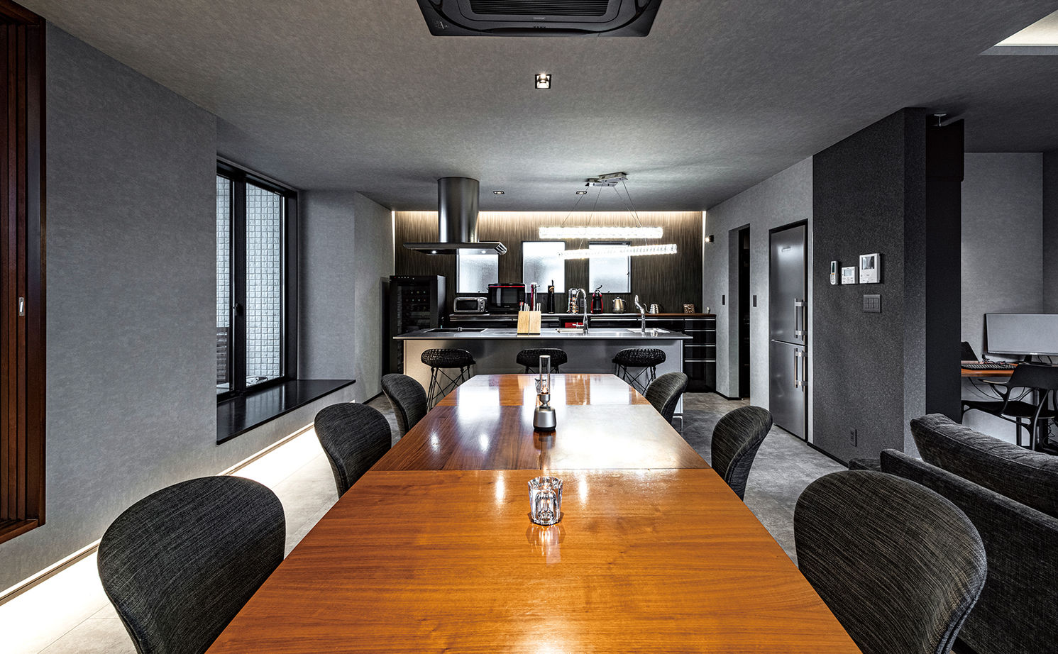 アイディホーム 【ビルトインガレージ・屋上・インナーバルコニー・2階LDK】ゲストを招くラグジュアリー空間の建築実例画像5