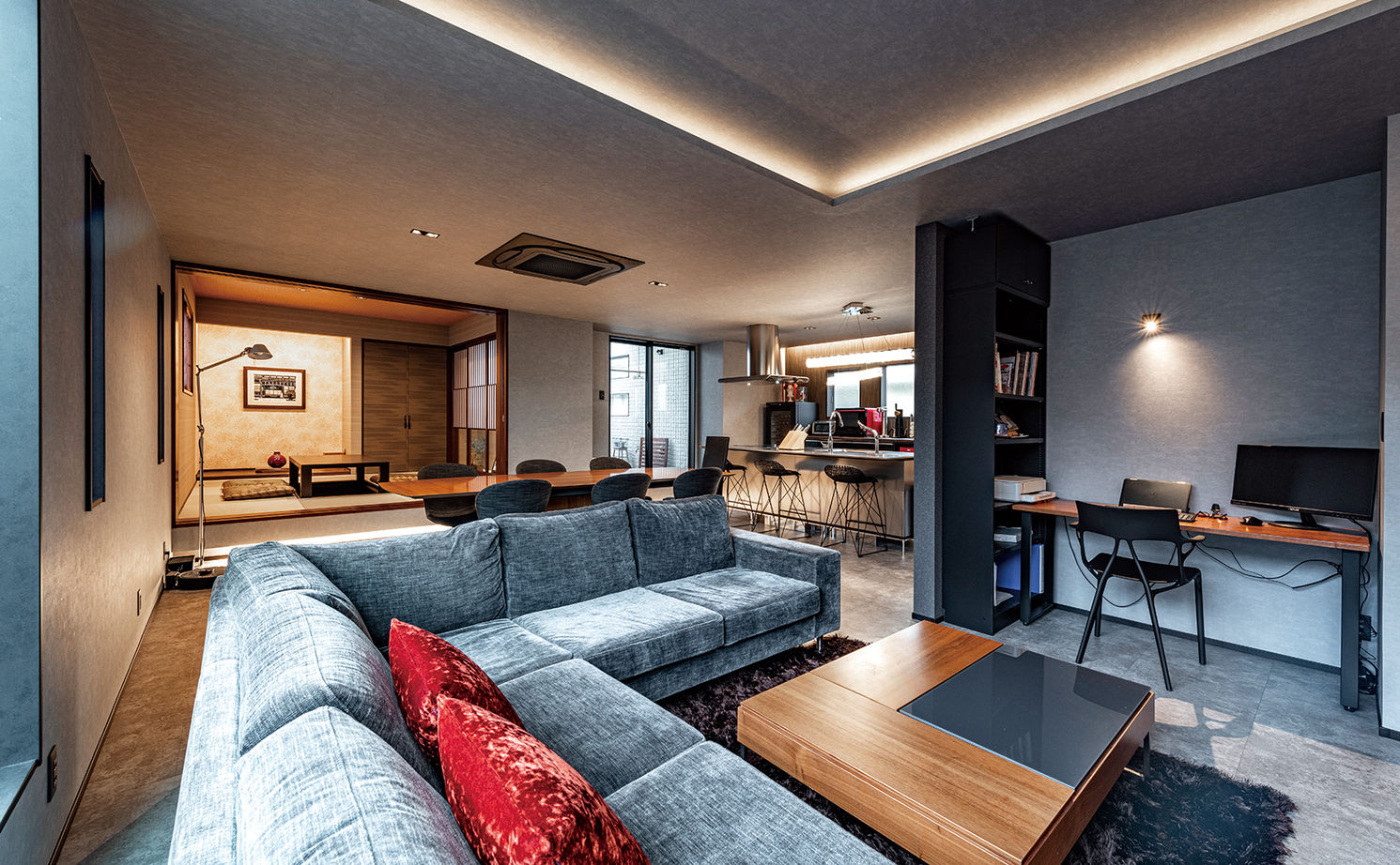 アイディホーム 【ビルトインガレージ・屋上・インナーバルコニー・2階LDK】ゲストを招くラグジュアリー空間の建築実例画像7