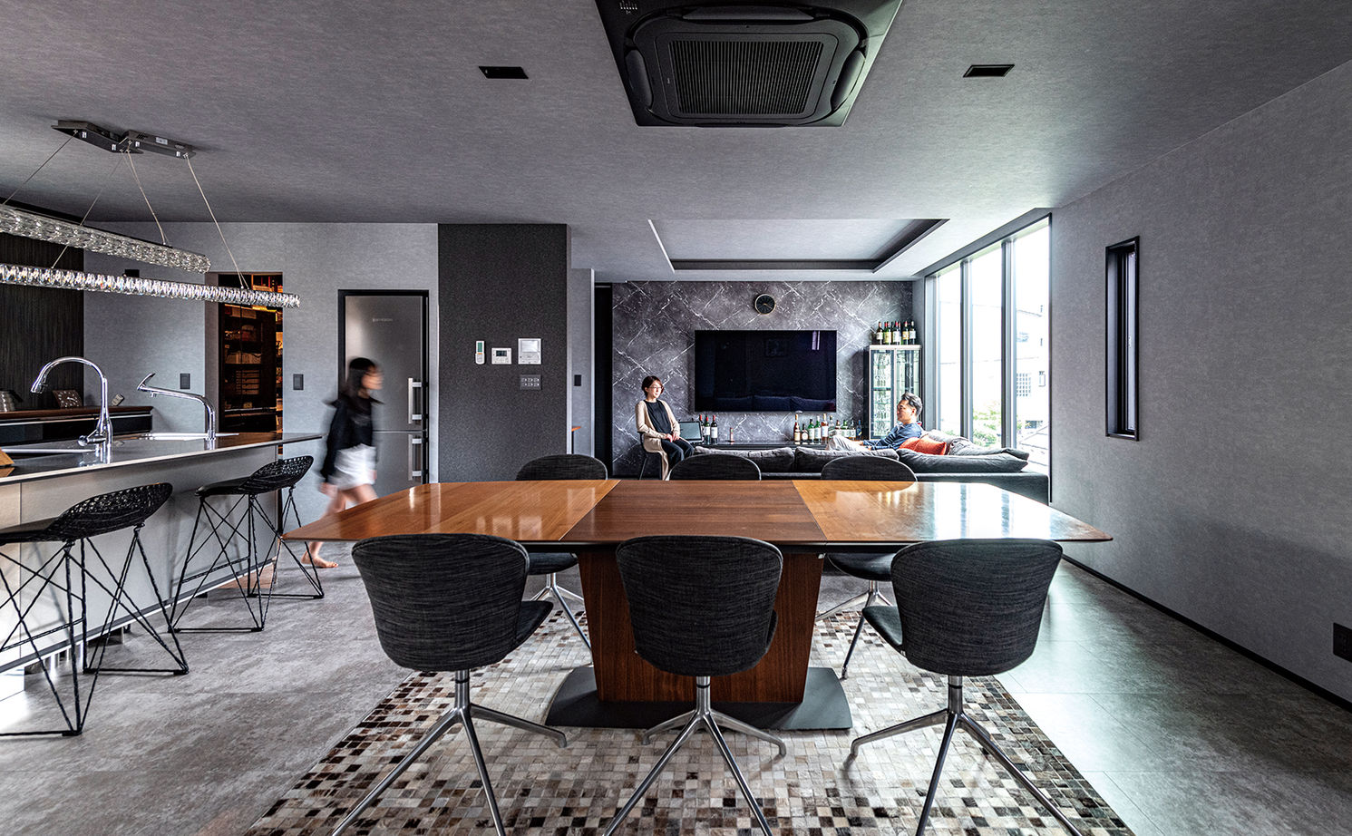 アイディホーム 【ビルトインガレージ・屋上・インナーバルコニー・2階LDK】ゲストを招くラグジュアリー空間の建築実例画像9