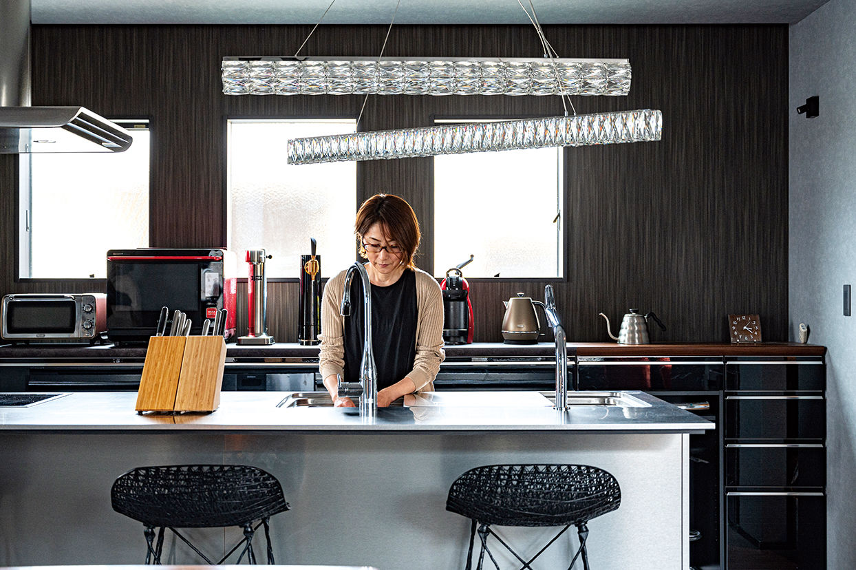 アイディホーム 【ビルトインガレージ・屋上・インナーバルコニー・2階LDK】ゲストを招くラグジュアリー空間の建築実例画像10