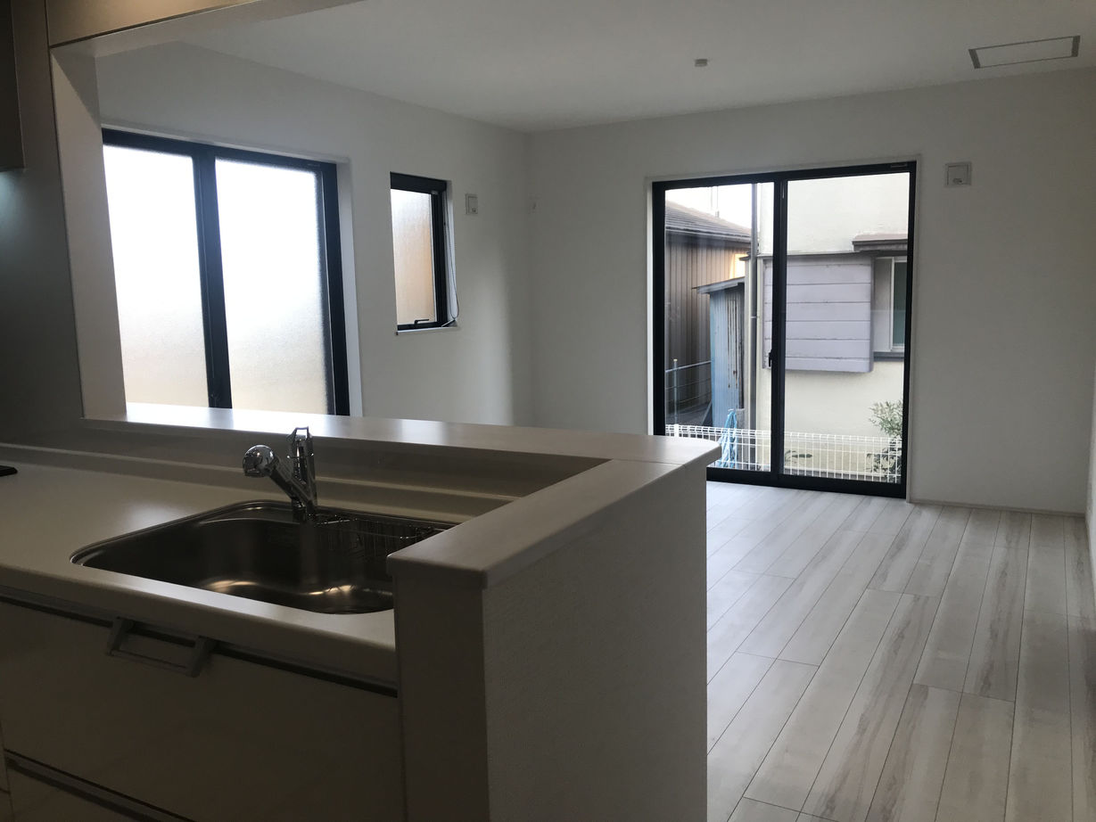 アイディホーム 【1600万円～1699万円／間取図有／ビルトインガレージ】便利な動線＆二世帯キッチン付きの快適な家の建築実例画像2