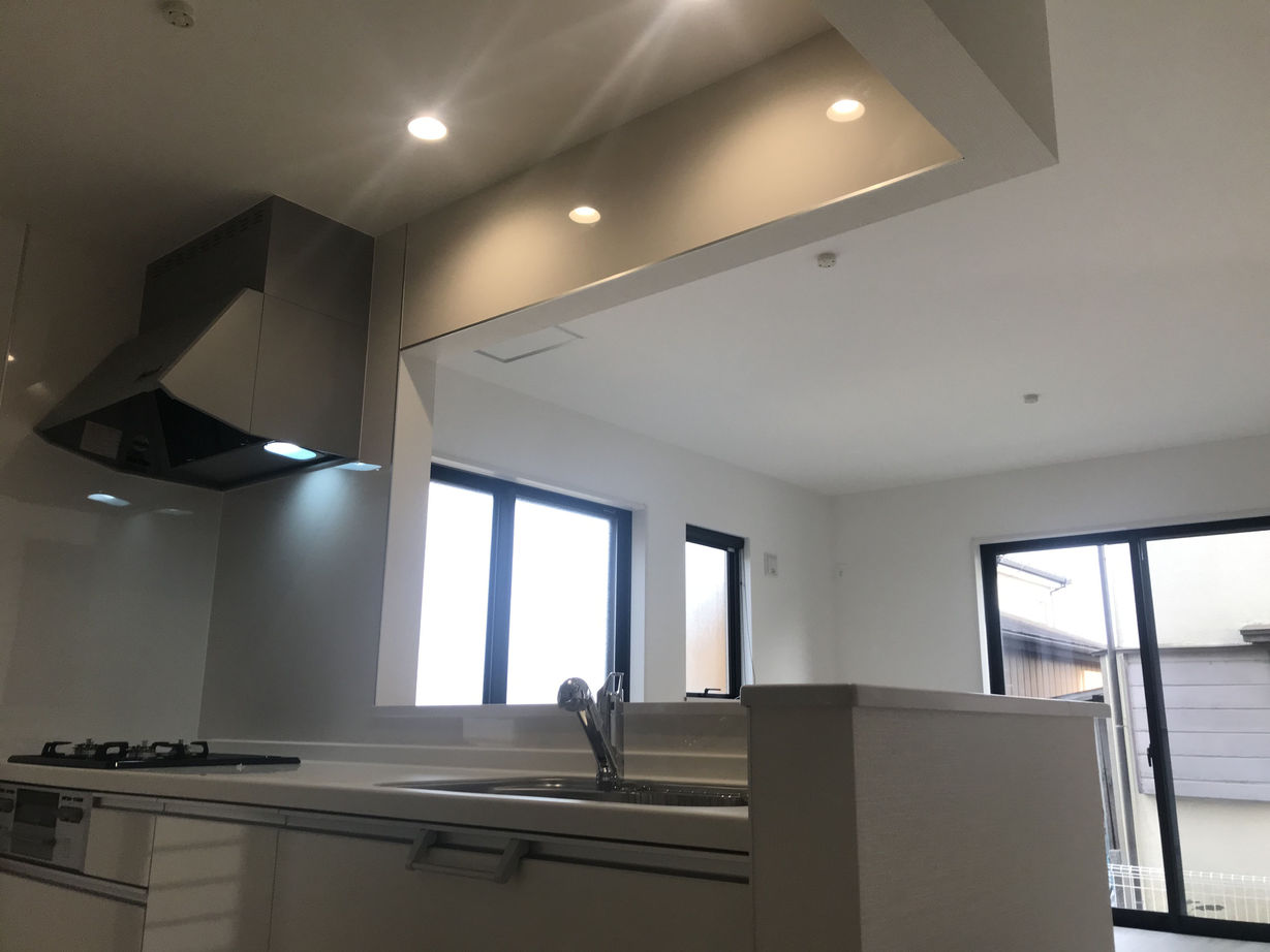 アイディホーム 【1600万円～1699万円／間取図有／ビルトインガレージ】便利な動線＆二世帯キッチン付きの快適な家の建築実例画像3