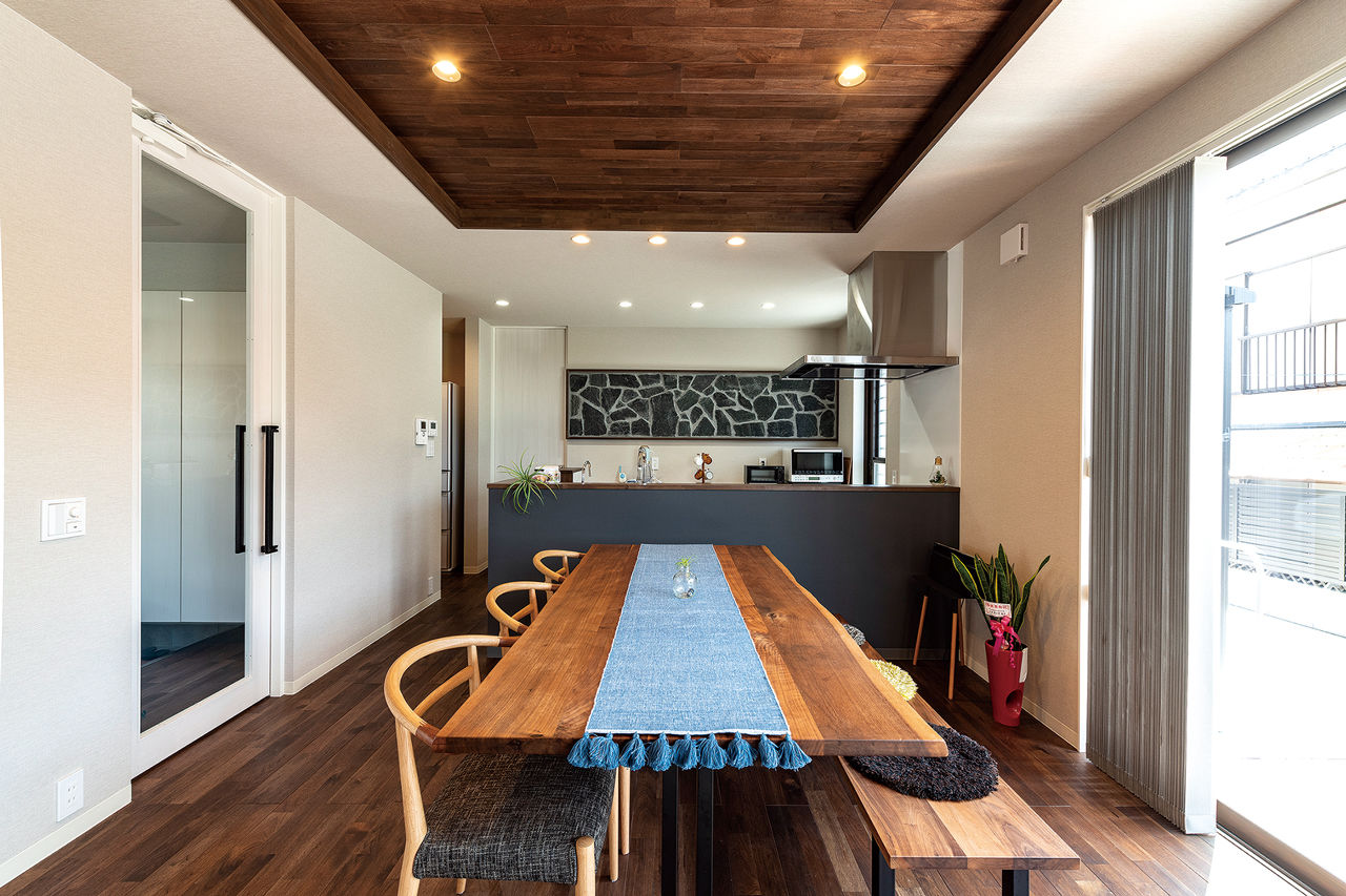 SAI建築社 【3000～3499万円/夫婦+子供3人/55坪】憧れのインナーガレージを実現。リゾート感あふれる上質な空間の建築実例画像4