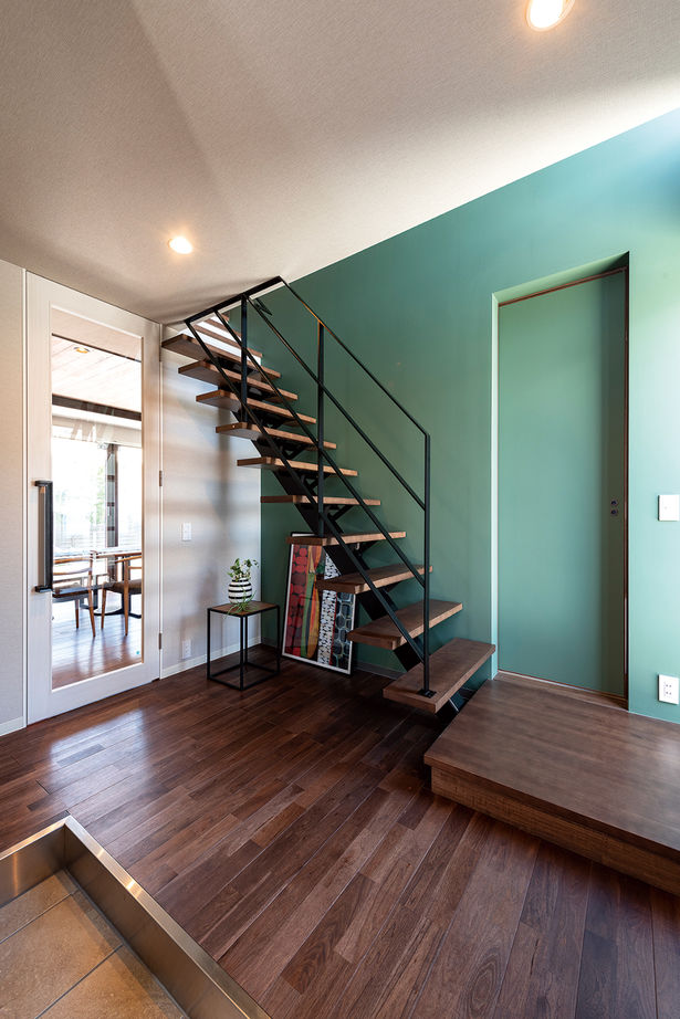 SAI建築社 【3000～3499万円/夫婦+子供3人/55坪】憧れのインナーガレージを実現。リゾート感あふれる上質な空間の建築実例画像5