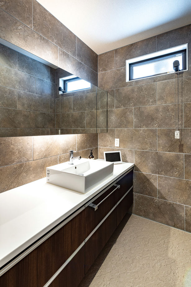 SAI建築社 【3000～3499万円/夫婦+子供3人/55坪】憧れのインナーガレージを実現。リゾート感あふれる上質な空間の建築実例画像6