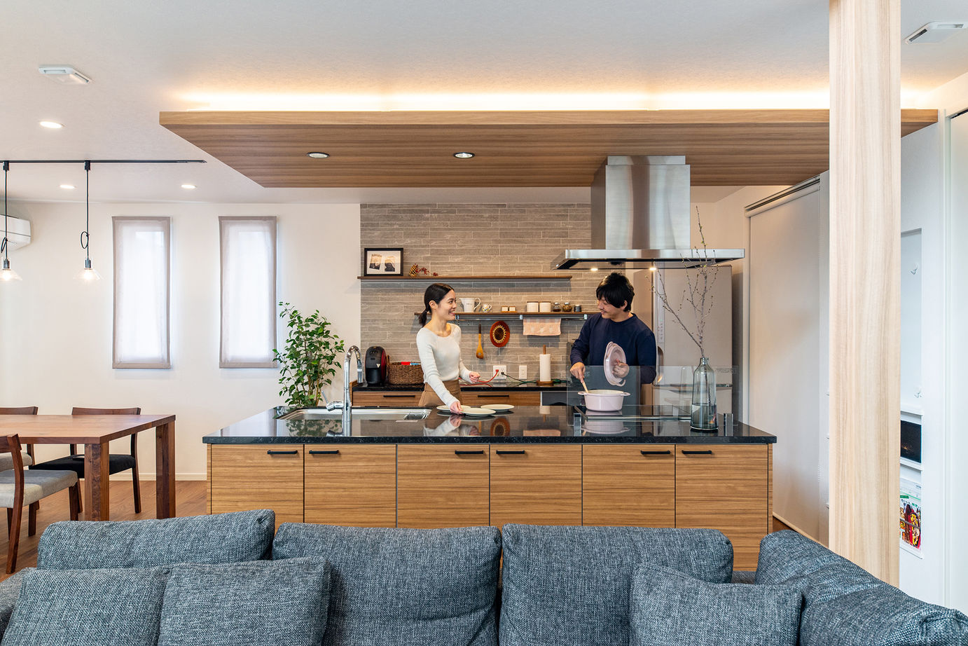 ネクストイノベーション 【30坪台/ナチュラルモダン】デザインと間取りにこだわり。ワイワイ楽しめるアイランドキッチンのある家の建築実例画像1