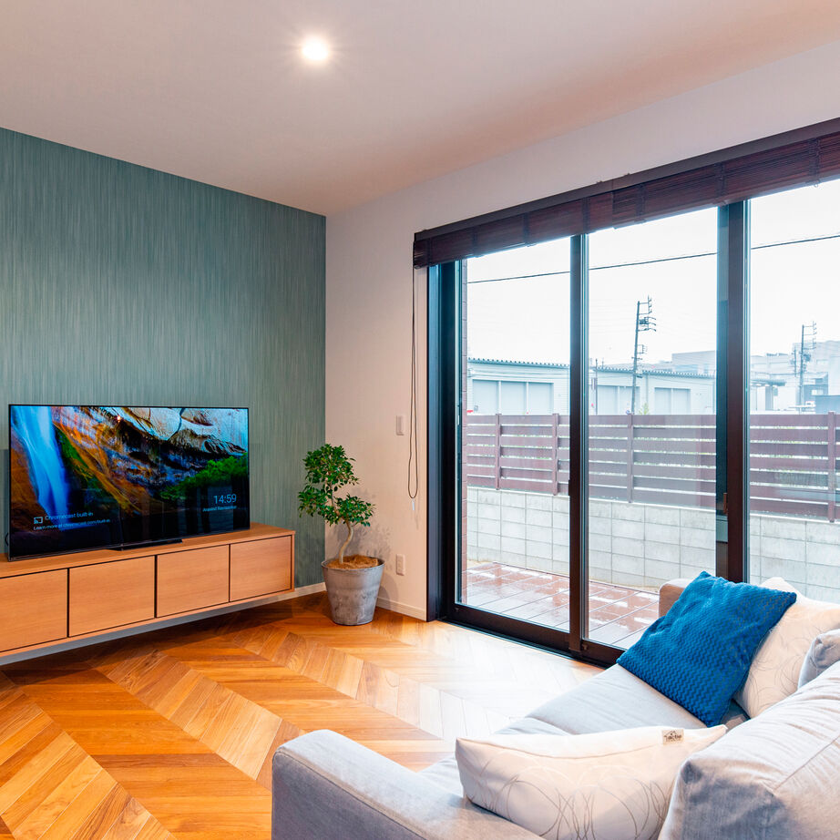 ネクストイノベーション 【愛知県/2000万円台/フレンチテイスト/40坪台】ヘリンボーンや黒枠窓、色使いもオシャレ なモダンハウスの建築実例画像2