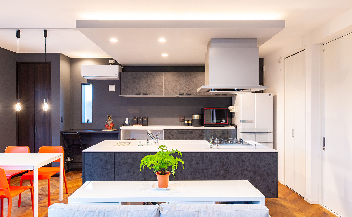 ネクストイノベーション 【愛知県/2000万円台/フレンチテイスト/40坪台】ヘリンボーンや黒枠窓、色使いもオシャレ なモダンハウスの建築実例画像11