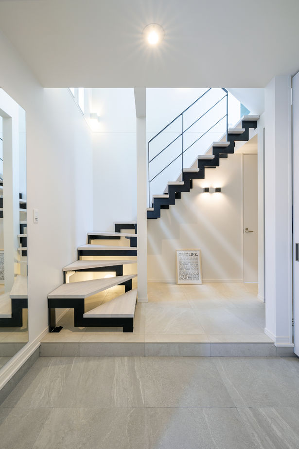 ネクストイノベーション 【愛知県/4000万円以上/50坪台/二世帯住宅/間取り掲載中】アイアンの門扉とその先に広がる中庭。想いを形にの建築実例画像9