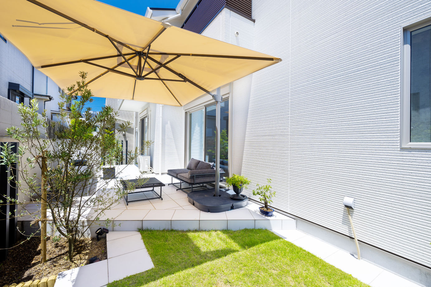 ネクストイノベーション 【東京都/二世帯住宅/50坪台】思いやりとこだわりあふれる二世帯住宅。プライバシーと開放感を両立した設計の建築実例画像1