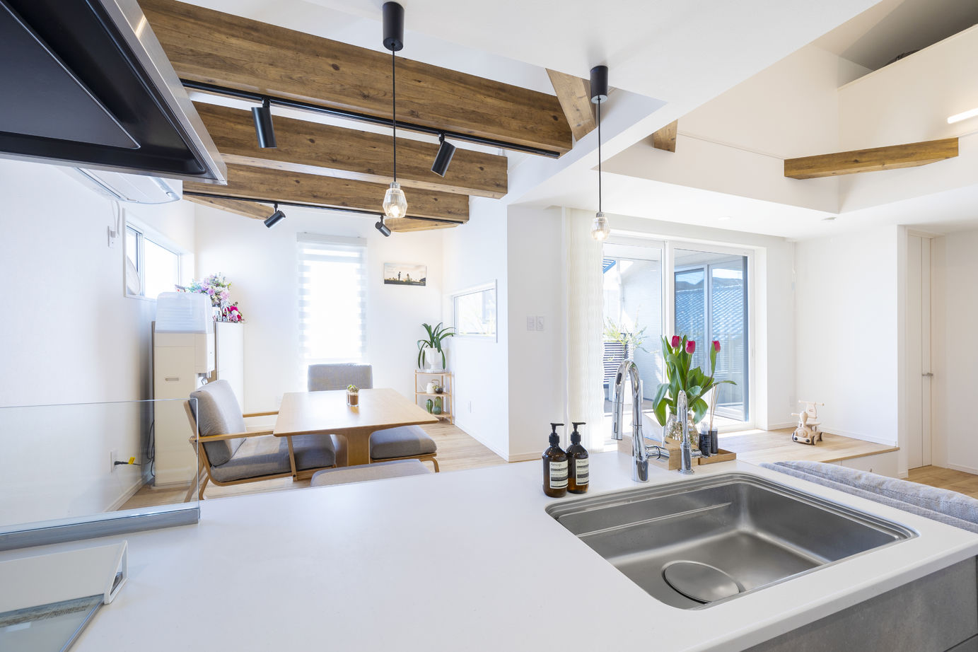 ネクストイノベーション 【東京都/二世帯住宅/50坪台】思いやりとこだわりあふれる二世帯住宅。プライバシーと開放感を両立した設計の建築実例画像3