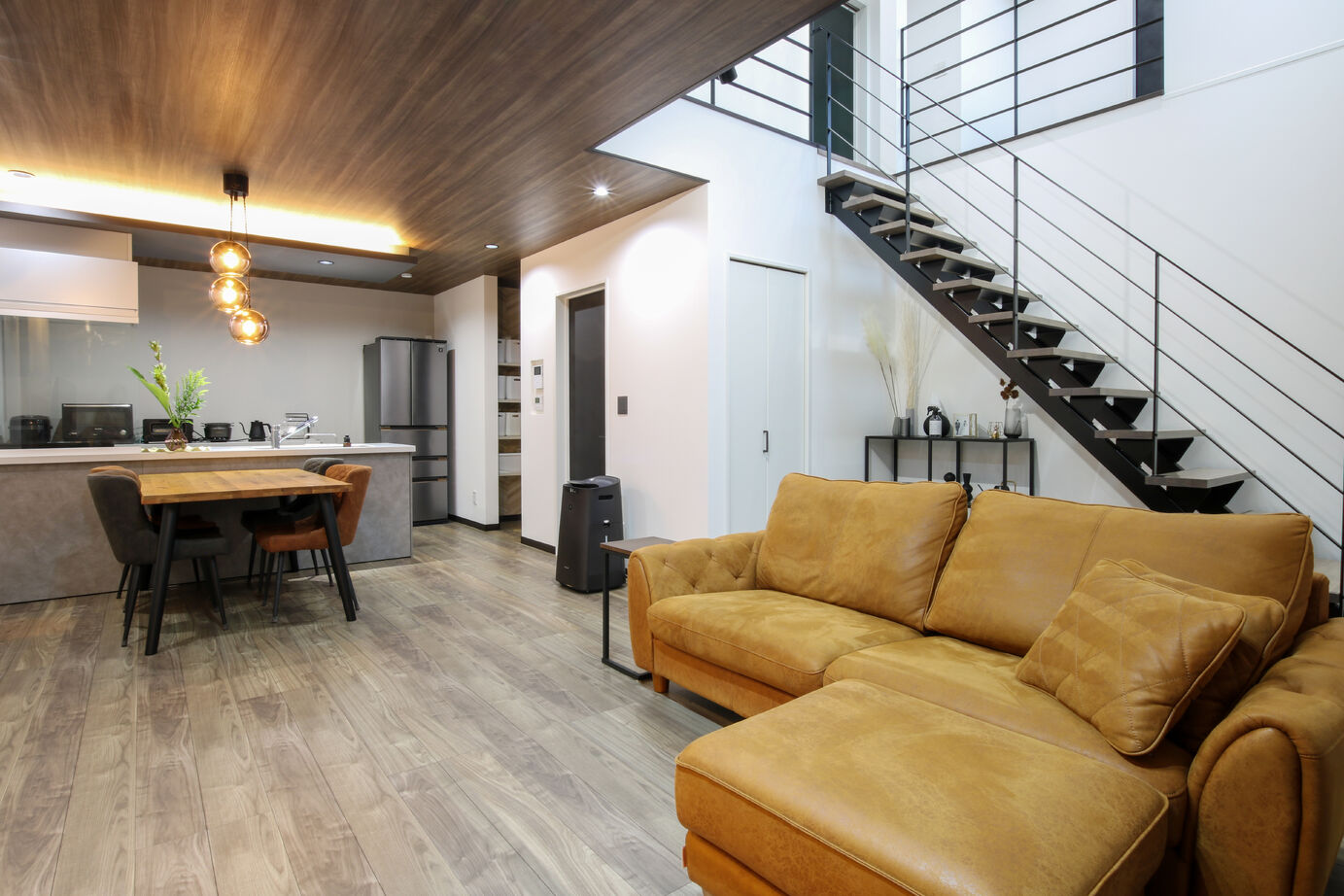 ネクストイノベーション 【2000万円台/30坪台/間取り掲載中/ピアノ室】吹き抜けの空間でも快適そのもの。クール＆モダンデザインの建築実例画像2