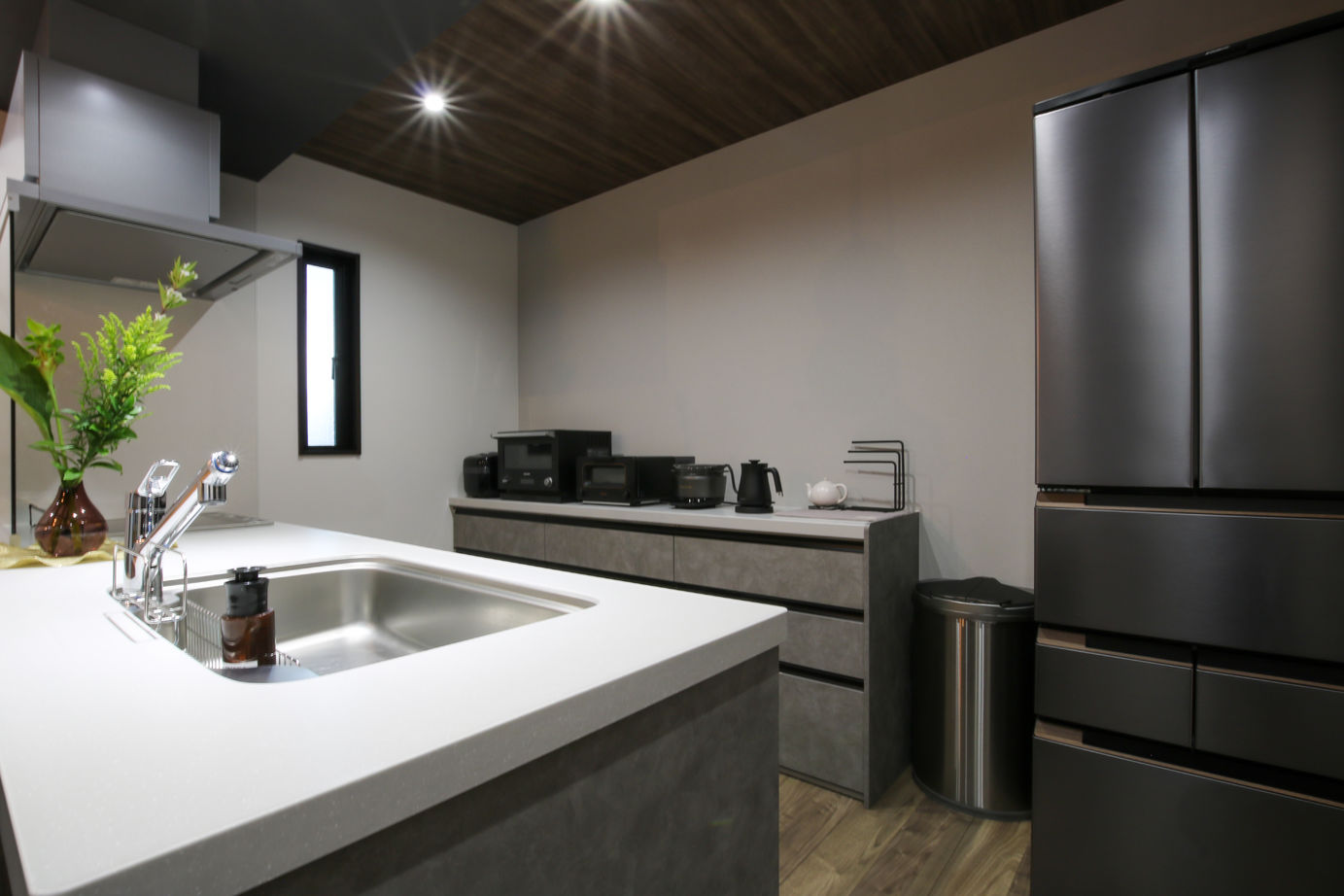 ネクストイノベーション 【2000万円台/30坪台/間取り掲載中/ピアノ室】吹き抜けの空間でも快適そのもの。クール＆モダンデザインの建築実例画像5