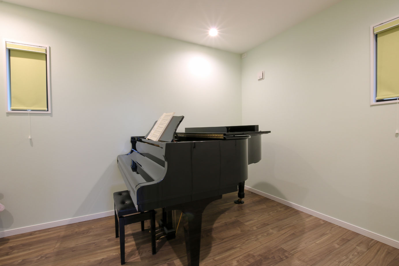 ネクストイノベーション 【2000万円台/30坪台/間取り掲載中/ピアノ室】吹き抜けの空間でも快適そのもの。クール＆モダンデザインの建築実例画像14