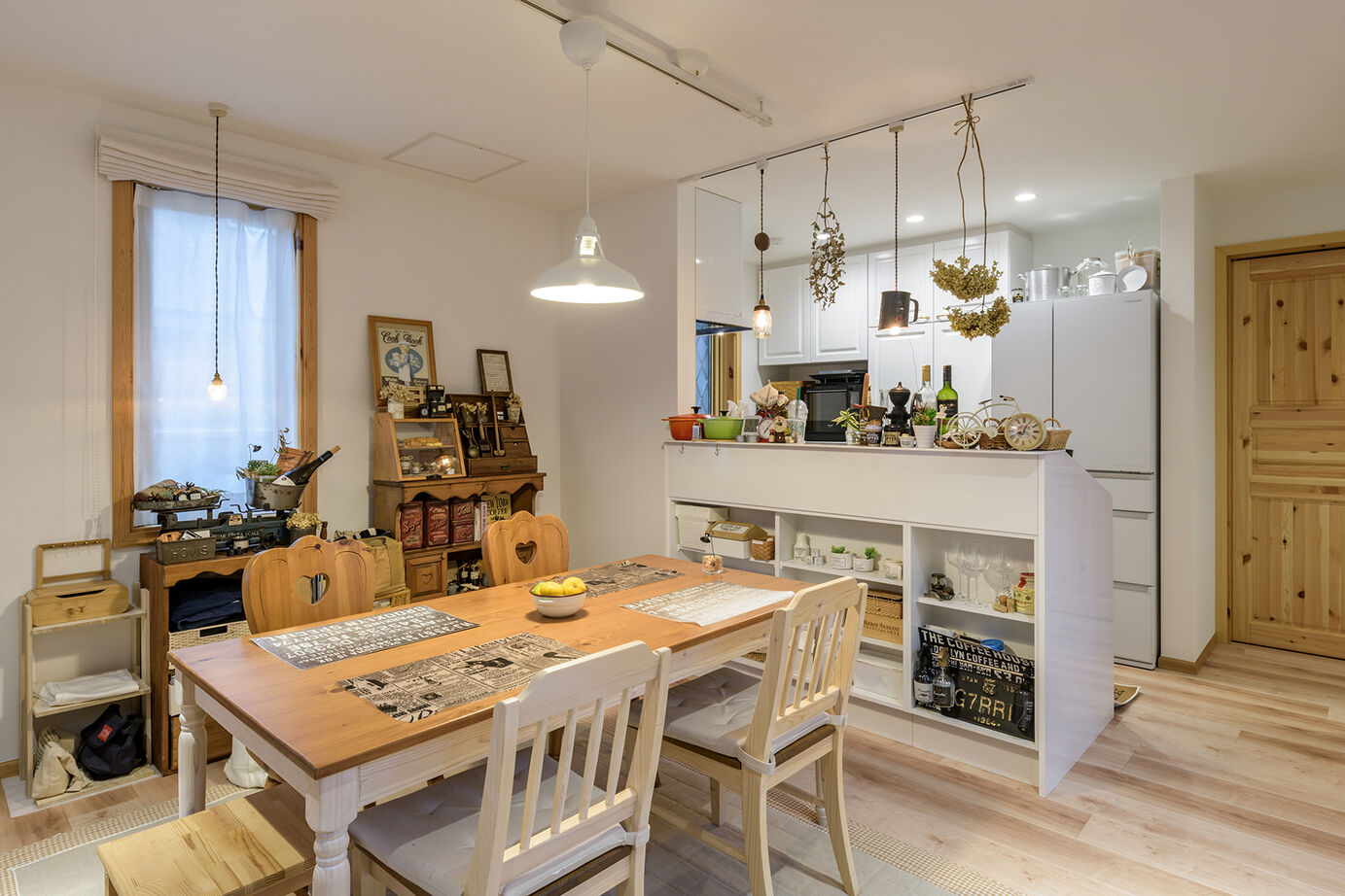 ネクストイノベーション 【2000万円台/30坪台】特別な毎日を楽しむ。パイン材の温もりに包まれたナチュラルカントリーの住まいの建築実例画像3