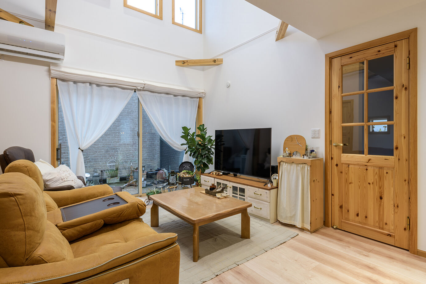 ネクストイノベーション 【2000万円台/30坪台】特別な毎日を楽しむ。パイン材の温もりに包まれたナチュラルカントリーの住まいの建築実例画像4