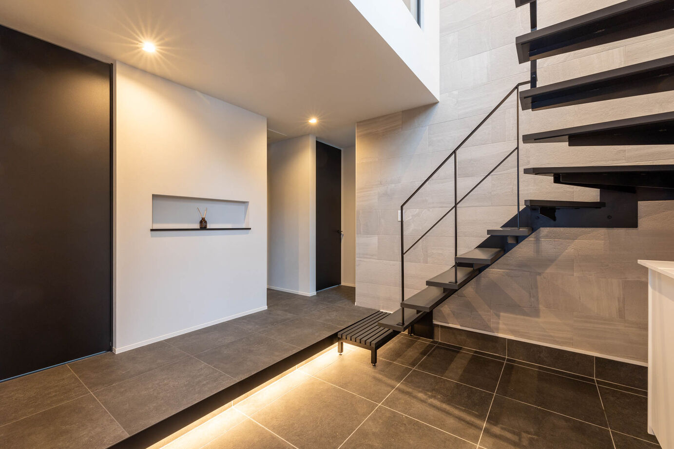 ネクストイノベーション 【3000万円台/30坪台】スタイリッシュなスクエアデザイン。2階LDKで自分らしく過ごすの建築実例画像2