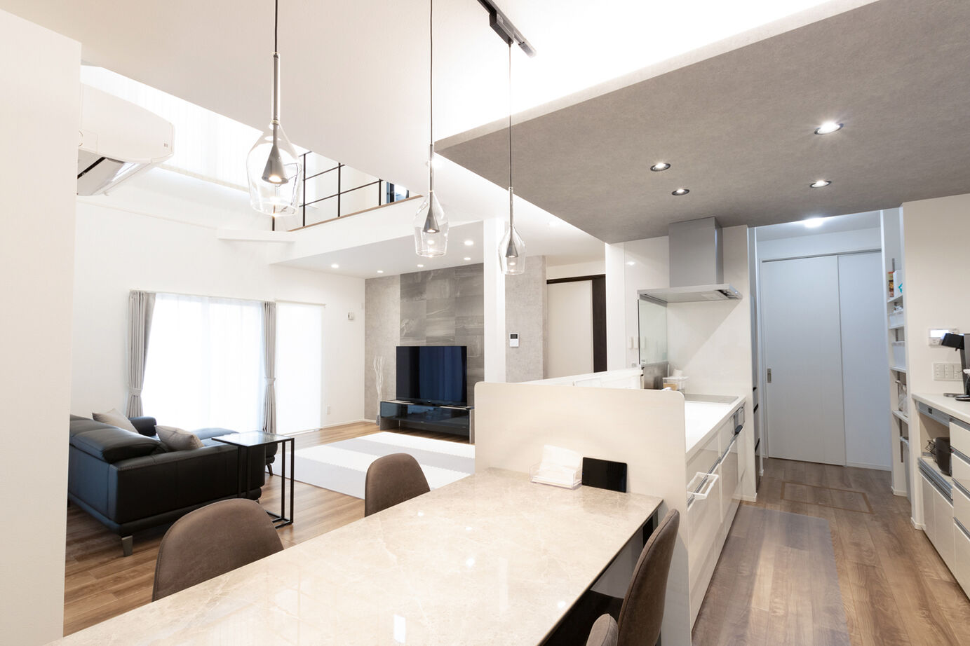 ネクストイノベーション 【2000万円台/30坪台】吹抜けと回遊動線が描く、開放感のあるホテルライクな住まいの建築実例画像5