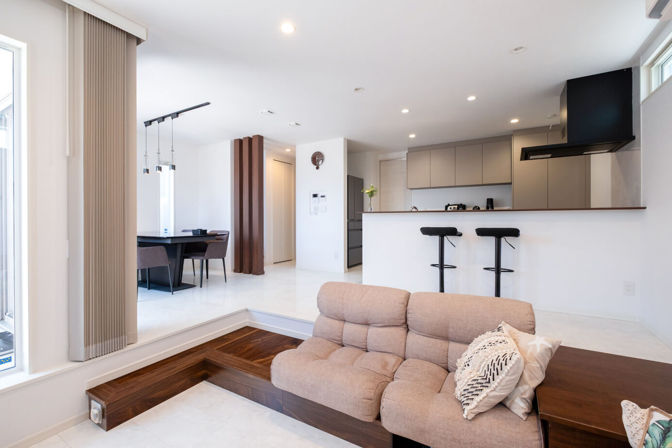 ネクストイノベーション 【2000万円台/40坪台】暮らしやすさとデザイン性を兼ね備えた、理想を叶えるダウンリビングの住まいの建築実例画像3