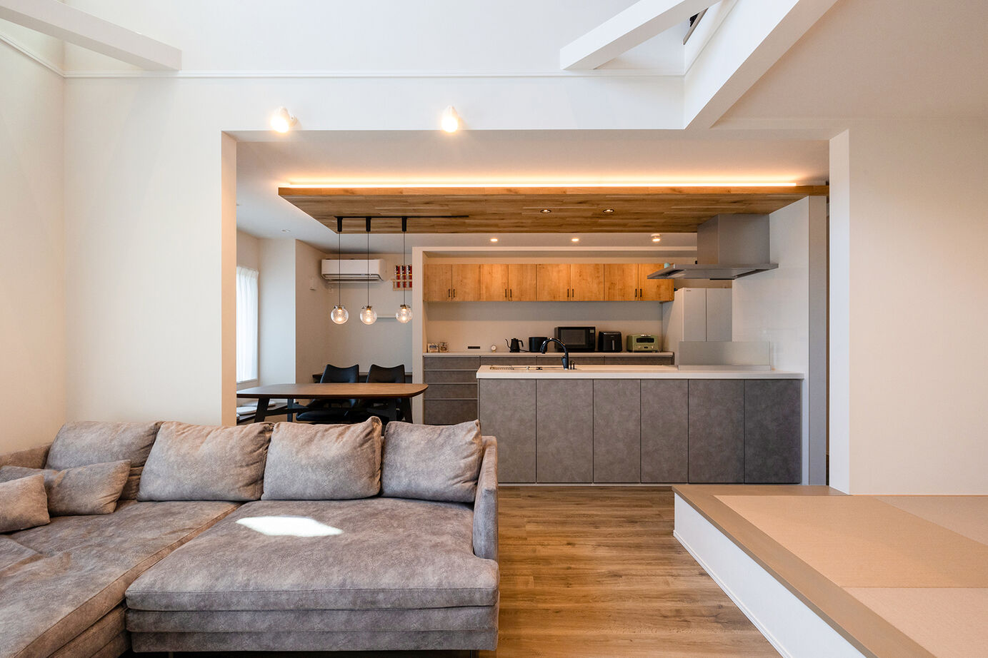 ネクストイノベーション 【3000万円台/30坪台】共働き家族を支える、家事ラク動線と大収納を備えた暮らしやすい住まいの建築実例画像2