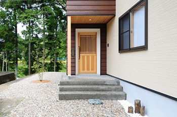 木ごころホーム　中西木材住宅事業部 【3000万円台】家族のコミュニケーションが深まる、福井の杉や珪藻土など自然素材に囲まれた和モダンの家の建築実例画像8